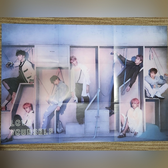 BTS - Love Yourself: Answer Ver. E (with photocard of Suga, poster, & standee) - Picture 12 of 12